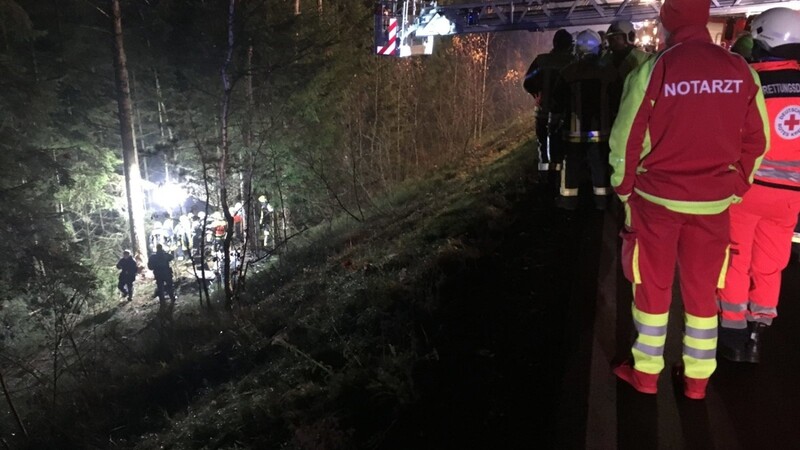Über neue Erkenntnisse zum Unfall mit zwei Toten zwischen Viechtach und Arnbruck (Bild) hat die Polizei informiert.
