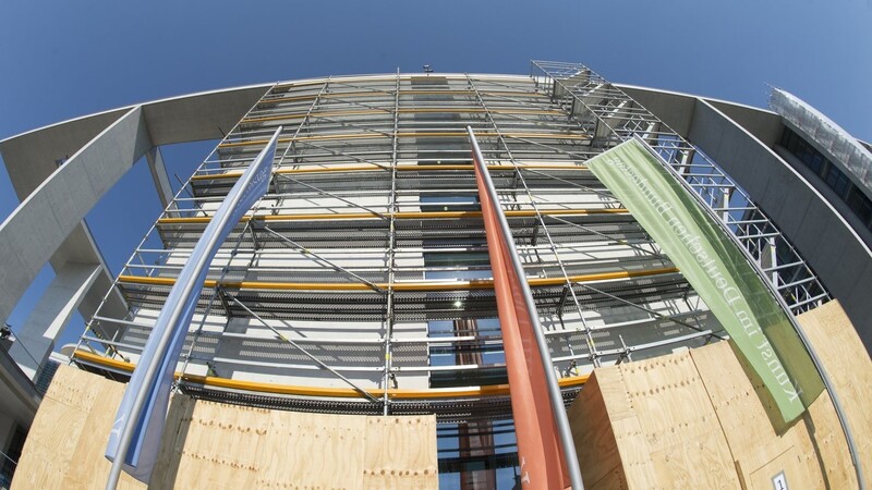 Der Erweiterungsbau für das zum Bundestag gehörende Marie-Elisabeth-Lüders-Haus sollte eigentlich schon längst fertig sein.