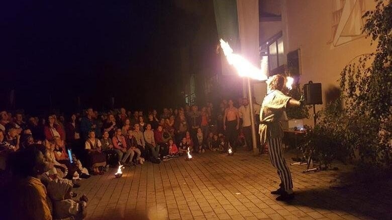 Dieses Bild gibt es heuer wegen Corona nicht, dennoch hoffen die Spielmannszügler auf etwas Lange-Nacht-Ambiente.