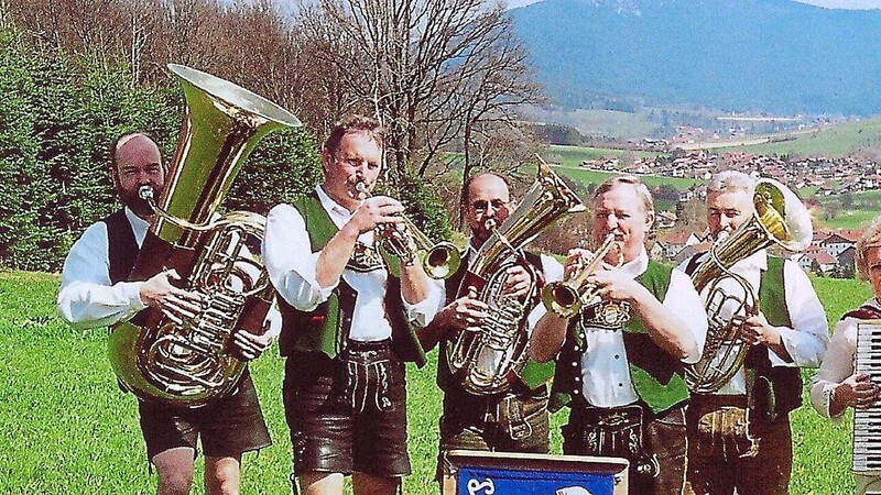 Die Bayrisch-Böhmischen spielen am Sonntag für die Besucher im Kurpark auf.