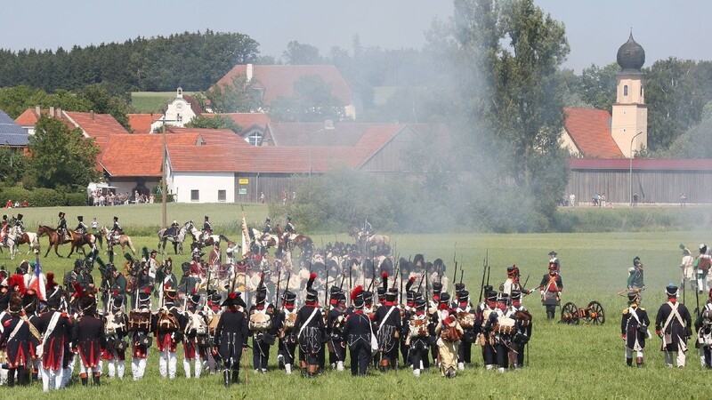 Die Nachstellung der Schlacht von 1809 erinnert an die wohl schwerste Zeit des historischen Dorfes Eggmühl.