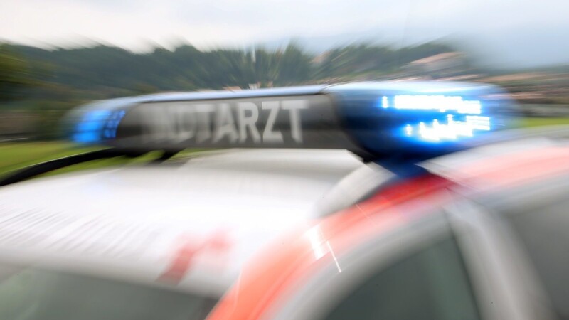 Ein 46-Jähriger ist bei einem Motorradunfall bei Neukirchen (Kreis Straubing-Bogen) schwer verletzt worden (Symbolbild).