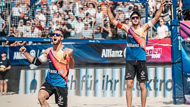 DIE EMOTIONEN MÜSSEN RAUS: Jonas (links) und Benedikt Sagstetter haben eine überragende DM-Endrunde gespielt und - nach Platz vier im vorigen Jahr - überraschend den Vize-Titel geholt .