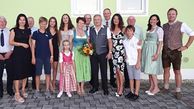 Josef Baumann dankte Ehefrau Elfriede, seinen Kindern, Enkel- und Patenkindern sowie den Delegationen der Grenzwaldschützen und KuSK Warzenried-Jägershof für die Glückwünsche zum 70. Wiegenfest.