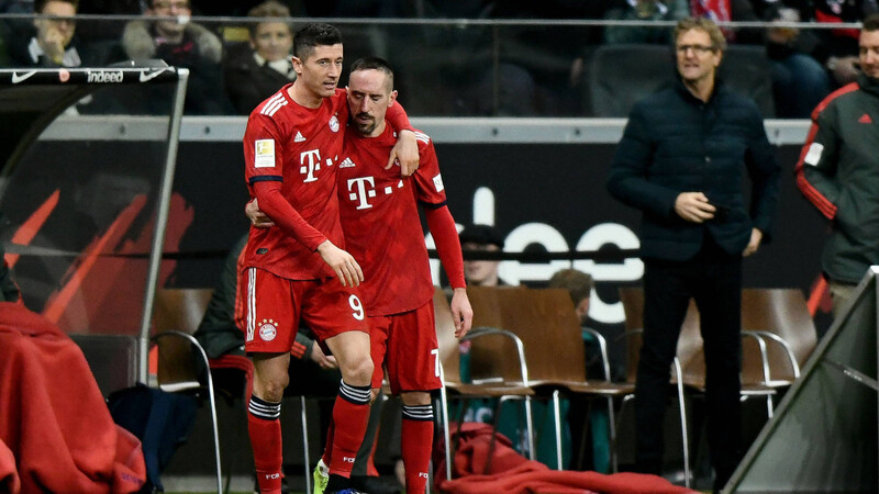 Feiern zusammen das 1:0 in Frankfurt: Vorlagengeber Lewandowski und Vollstrecker Ribéry.