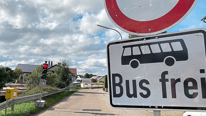 Durchfahrt verboten, Bus frei, so lautet die aktuelle Beschilderung. Nur ein paar Anwohner haben eine Bescheinigung der Gemeinde.