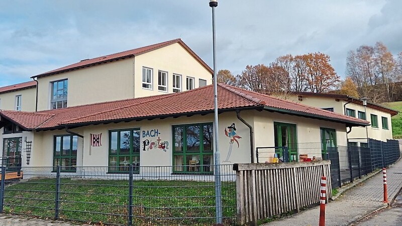 An Schule, Kindergarten und Krippe ist der Platz beengt.