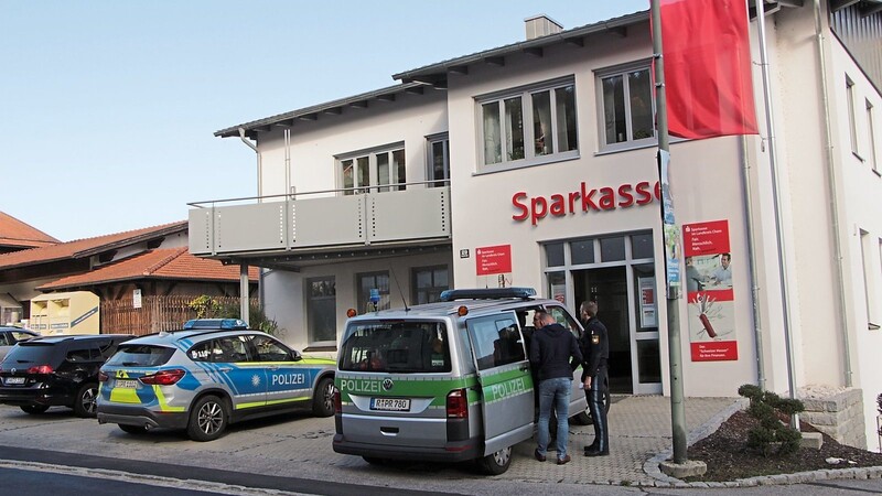 Im Oktober 2018 fand in der Sparkassenfiliale Hohenwarth ein bewaffneter Banküberfall statt. Die Ermittlungen dauern noch an.