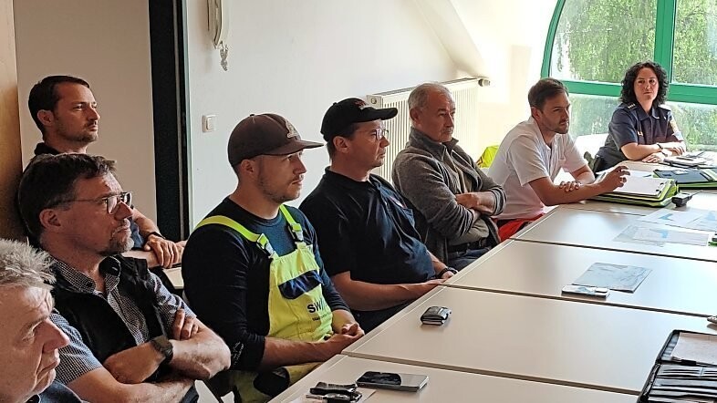 Vertreter der Stadt Moosburg sowie der Rettungsorganisationen und der Polizei informierten über den aktuellen Stand der Hochwasserlage.