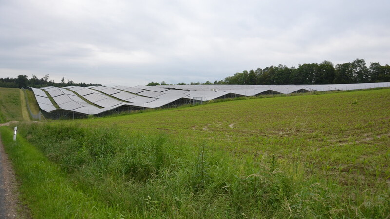 Auch in der Nähe von Gasseltshausen, einem Ortsteil der Gemeinde Aiglsbach, wird Strom aus der Sonne gewonnen.