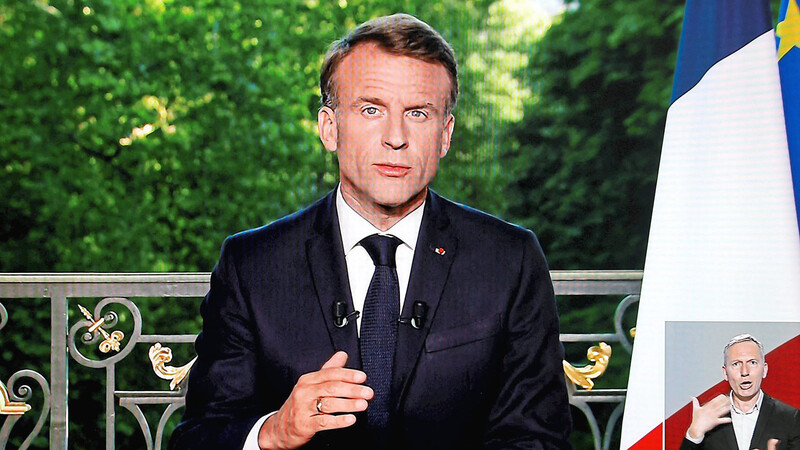 Frankreichs Präsident Emmanuel Macron kündigt einer im Fernsehen übertragenen Ansprache an die Nation an, die Nationalversammlung aufzulösen und Neuwahlen anzusetzen.