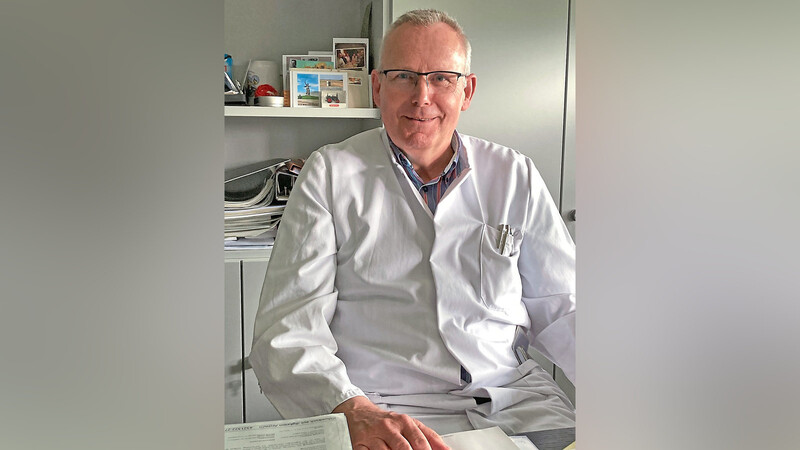 Prof. Dr. Josef Heckmann ist Chefarzt der Neurologie am Klinikum.  Foto: Neumaier