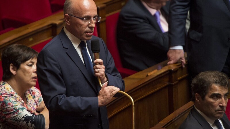 Éric Ciotti, hier 2016 bei einer Rede in der französischen Nationalversammlung, will seine Konservativen Republikaner für ein rechtsaußen Bündnis in Stellung bringen.