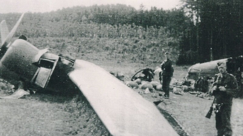 Das Wrack der am 13. Juni 1944 abgeschossenen Liberator an der Absturzstelle nahe Aign.