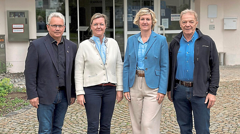 Die Kreisräte Alfons Ziegler, Maureen Sperling, MdL Petra Högl und Martin Huber (v. l.) setzen sich weiter für eine gute Gesundheitsversorgung in der Region ein.