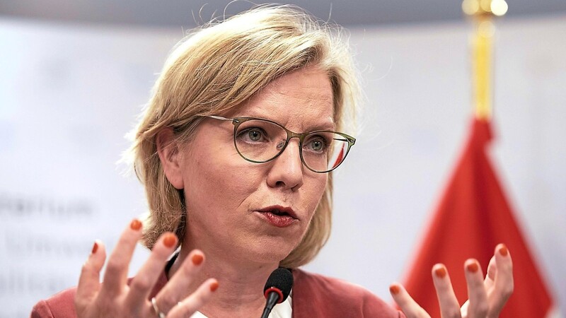 Österreichs Umweltministerin Leonore Gewessler setzt sich über ihren eigenen Kanzler hinweg.