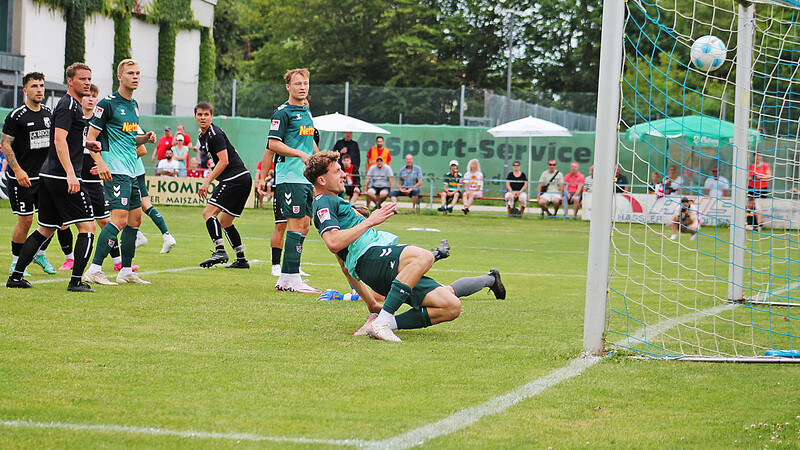 Jahn-Neuzugang Dejan Galjen erzielt im Turnierfinale am Sonntag gegen den FC Tegernheim das 1:0-Siegtor.
