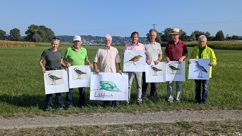 Mitglieder des BN-Kreisvorstands sorgen sich wegen weiterer Industriehallen im Bereich der Bodenbrüter im Königsauer Moos.