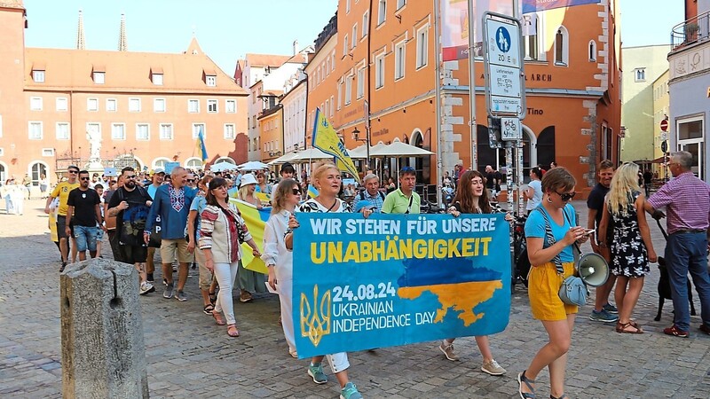 Der "Marsch der Unbeugsamen" bewegte sich vom Haidplatz durch die Gesandtenstraße und über den Neupfarrplatz zum Alten Rathaus wieder zum Ausgangspunkt.