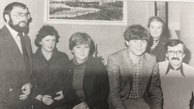 Das Team der Chamer Zeitung im Jahr 1979 (von links): Sepp Schmidbauer (Redakteur), Elfriede Nitsch (Anzeigenabteilung), Heidi Wolf (Redaktionsleiterin), Wolfgang Fischer (Volontär), Erna Vogl und Emil Baumgartner (beide Anzeigenabteilung)