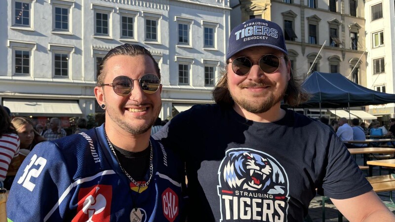 Elias Rothermund (links) und Jan Becker feierten am Samstagabend auf dem CHL-Fanzone-Fest. Sie gehen davon aus, dass es die Tigers in dieser Saison wieder in die Play-offs schaffen. "Das Halbfinale können wir erreichen."