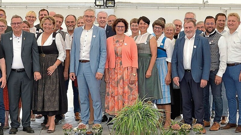 Zur Eröffnung waren zahlreiche Festgäste nach Loiching gekommen.