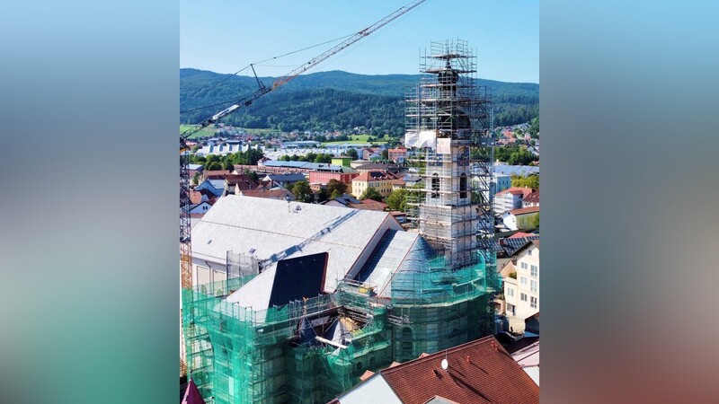 Ab dem 16. September wird das restliche Gerüst der Pfarrkirche rückgebaut. Damit neigt sich die Generalsanierung ihrem Ende zu. Es folgt nur noch eine Fundamentsanierung im Bereich des Kirchplatzes.