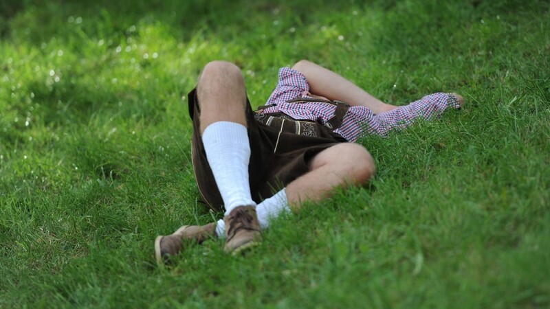 Der berüchtigte Hügel hinter den Zelten. Dort landen viele, die zu viel starkes Oktoberfestbier getrunken haben.