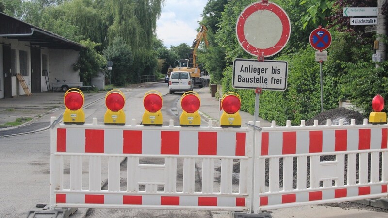 Rittergasse und Allachstraße bekommen einen neuen Regenwasserkanal und sind während der Bauzeit nur für Anlieger frei befahrbar.