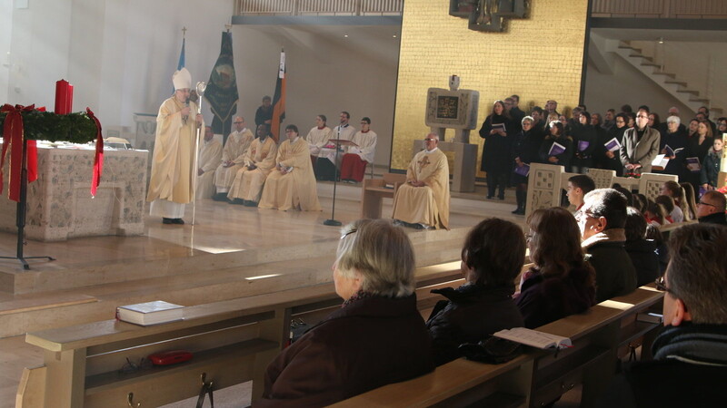Am Nikolaustag hielt Bischof Rudolf Voderholzer die Predigt in St. Nikola.
