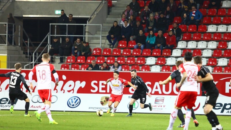 Der SSV Jahn kassiert zu Hause gegen Zwickau die erste Niederlage nach neun ungeschlagenen Spielen.