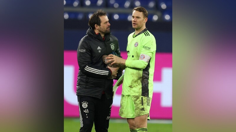 Trainer und Neuers bester Kumpel: Toni Tapalovic (l.)