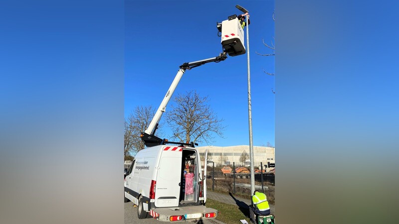 Aktuell wird die Straßenbeleuchtung im Gewerbegebiet auf LED umgerüstet.