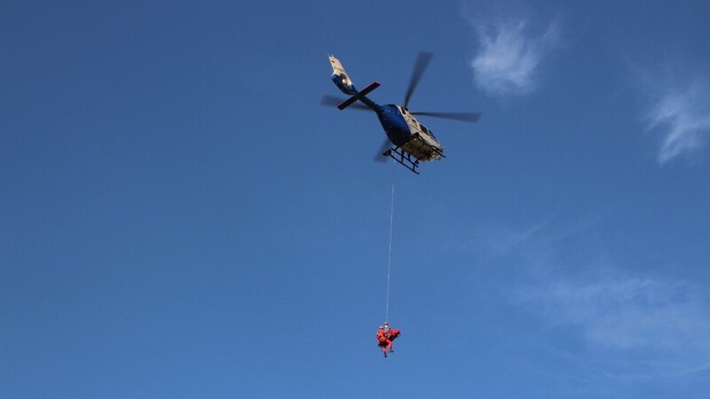 Bei dem Kletterunfall am Donnerstag in Nittendorf waren zahlreiche Rettungskräfte im Einsatz.