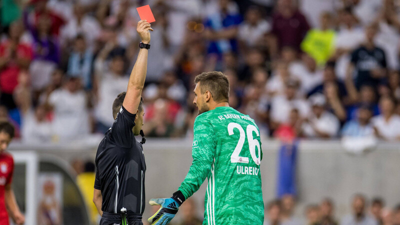 Bekam die Rote Karte: Bayern-Keeper Sven Ulreich.