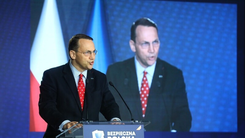 Radoslaw Sikorski, ehemaliger Außenminister von Polen, spricht während des Parteitags der größten Oppositionspartei, der Bürgerplattform.