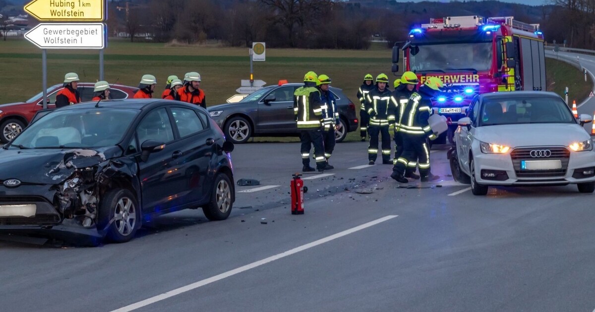 Autos Kollidieren Bei Offenberg Zwei Verletzte