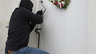 Lieber zusperren, sonst haben es Einbrecher leicht. Lieber zusperren, sonst haben es Einbrecher leicht.