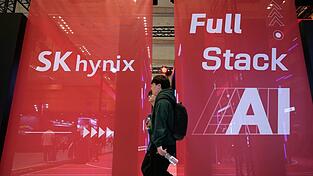 Der Speicherproduzent SK Hynix aus Südkorea profitiert massiv vom KI-Boom. (Archivbild) Der Speicherproduzent SK Hynix aus Südkorea profitiert massiv vom KI-Boom. (Archivbild)