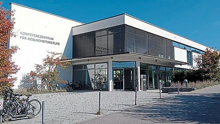 Im April waren die Räume der Pflegeschule durchsucht worden. Laut Staatsanwaltschaft ist noch kein Ende der Ermittlungen in Sicht. Im April waren die Räume der Pflegeschule durchsucht worden. Laut Staatsanwaltschaft ist noch kein Ende der Ermittlungen in Sicht.