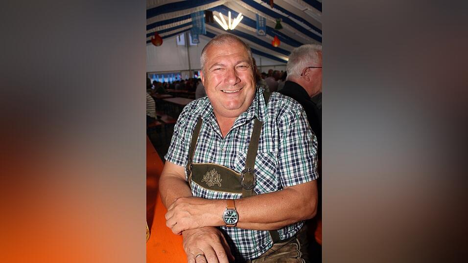 Zur Musik von Headless wurde ausgelassen gefeiert. Zur Musik von Headless wurde ausgelassen gefeiert.