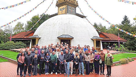 Die Oldtimerfreunde besuchten den Nepal Himalaya Park in Wiesent. Die Oldtimerfreunde besuchten den Nepal Himalaya Park in Wiesent.