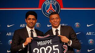 Nach eineinhalb Jahren juristischen Tauziehens zwischen PSG und Mbappé hat das Arbeitsgericht zugunsten des Spielers entschieden (Archivbild). Nach eineinhalb Jahren juristischen Tauziehens zwischen PSG und Mbappé hat das Arbeitsgericht zugunsten des Spielers entschieden (Archivbild).
