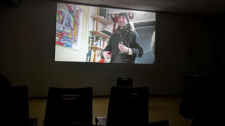 Jakob Friedl steht im Zentrum des Films von Werner Damböck. Bei der Premiere blieben viele Stühle leer. Jakob Friedl steht im Zentrum des Films von Werner Damböck. Bei der Premiere blieben viele Stühle leer.