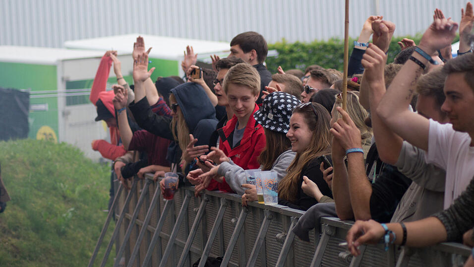 Impressionen vom ersten Tag des Pfingst-Open Airs in Salching. (Fotos: Regina Hölzel) Impressionen vom ersten Tag des Pfingst-Open Airs in Salching. (Fotos: Regina Hölzel)