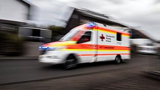 Für die Radfahrerin kommt jede Hilfe zu spät. (Symbolbild) Für die Radfahrerin kommt jede Hilfe zu spät. (Symbolbild)