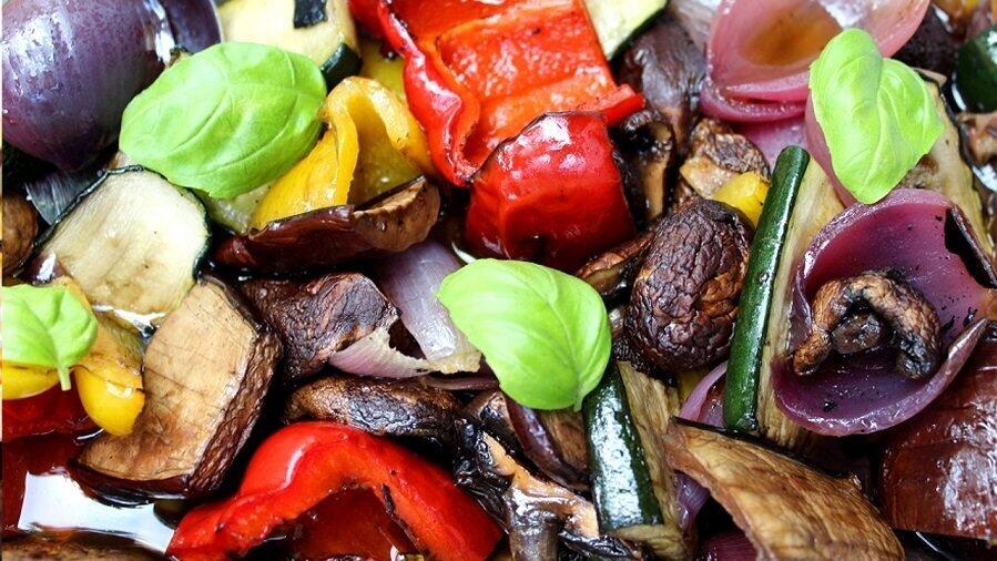 Anja Auer, alias 'Die Frau am Grill', präsentiert diesmal ihr Rezept für einen Antipasti-Salat vom Grill. Anja Auer, alias 'Die Frau am Grill', präsentiert diesmal ihr Rezept für einen Antipasti-Salat vom Grill.