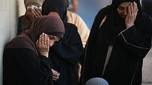 Die von der Hamas kontrollierte Gesundheitsbehörde im Gazastreifen geht davon aus, dass noch zahlreiche Tote unter Trümmern verschüttet sind. (Archivbild) Die von der Hamas kontrollierte Gesundheitsbehörde im Gazastreifen geht davon aus, dass noch zahlreiche Tote unter Trümmern verschüttet sind. (Archivbild)