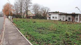 Das Grundstück in der Dr.-Aicher-Straße ist derzeit unbewohnt. Welche Pläne ein Investor hat, soll am Donnerstag vorgestellt werden. Das Grundstück in der Dr.-Aicher-Straße ist derzeit unbewohnt. Welche Pläne ein Investor hat, soll am Donnerstag vorgestellt werden.