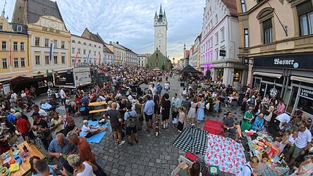 Das Volksfestvorfreude-Tribünenfest. Das Volksfestvorfreude-Tribünenfest.